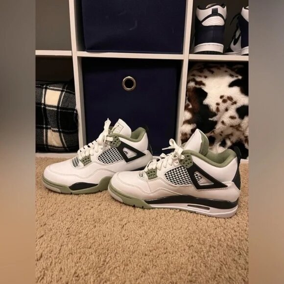 Jordan 4 Retro Seafoam Women’s size 8 - Picture 5 of 5